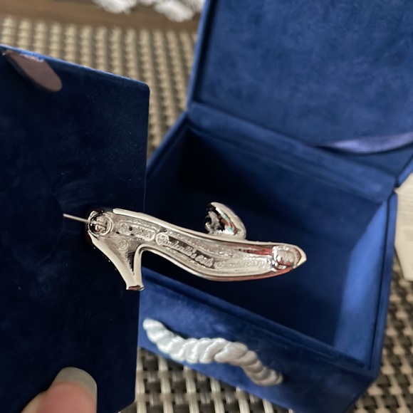 Swarovski  Disney Cinderella Slipper Pin/Brooch - Picture 9 of 9